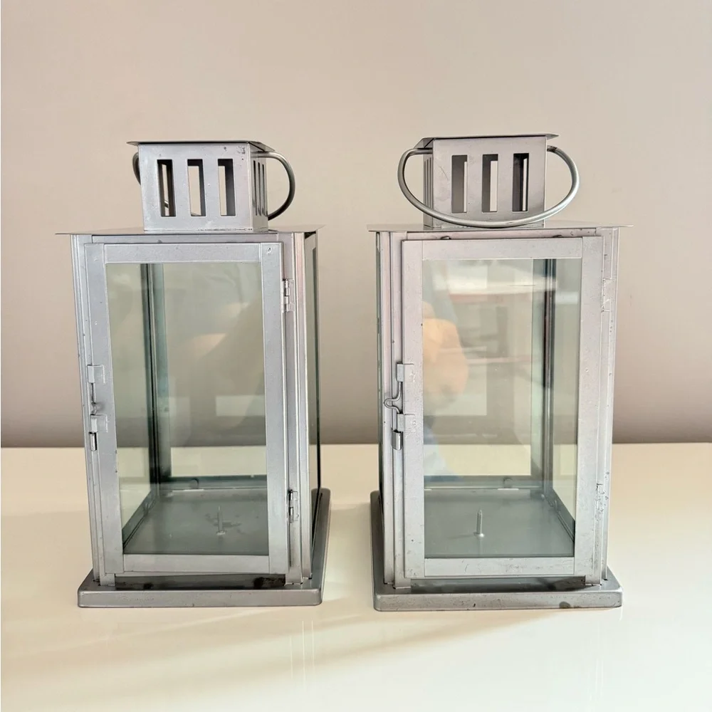 Metal and glass rustic lantern for candles, with safety lock and handle.Set two